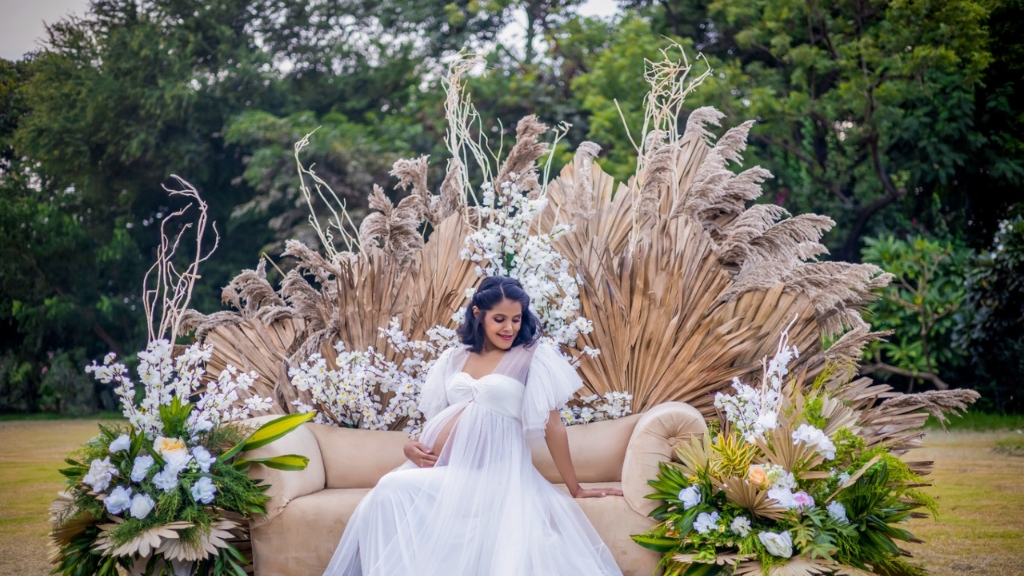 Book Best Maternity Shoot