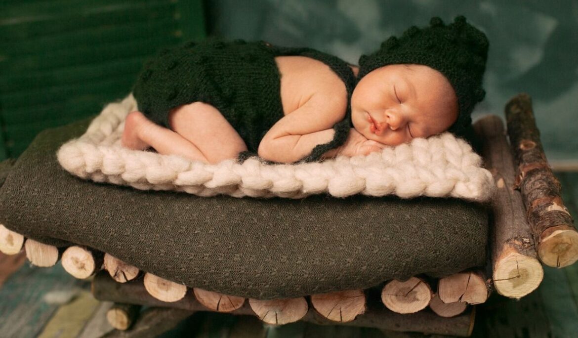 Top 10 Easy Newborn Poses for Beginners